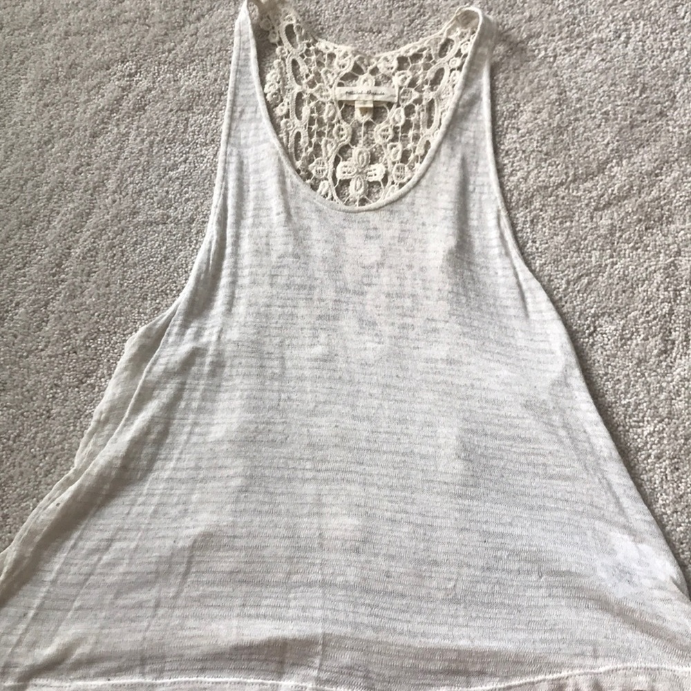 Lace sleeveless shirt